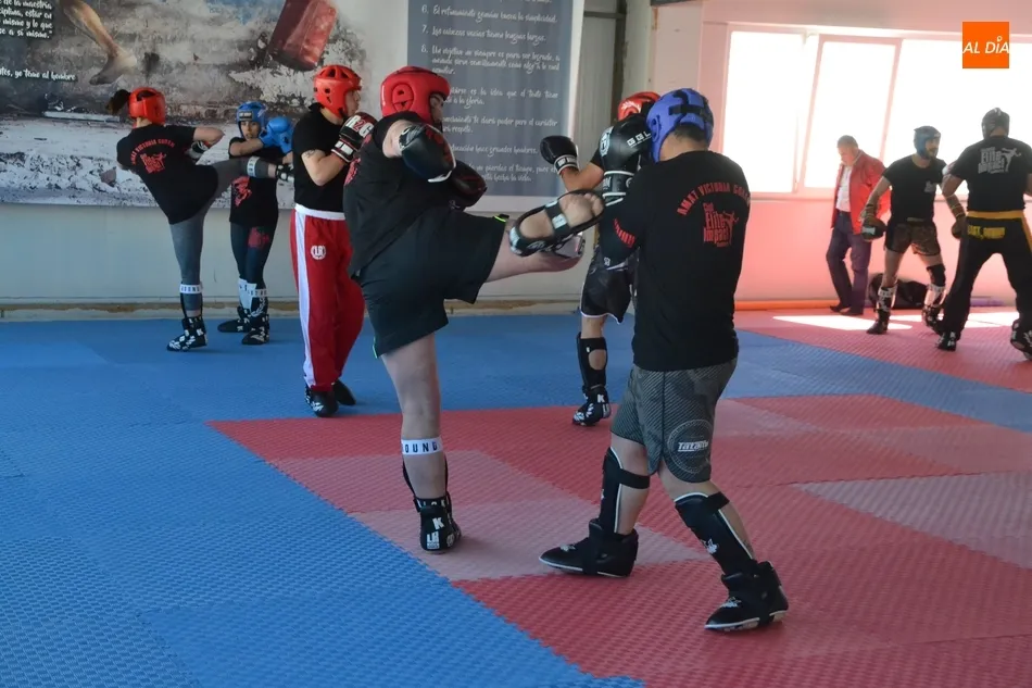 Foto 11 - La Escuela &Eacute;lite Impact recibe a una de las leyendas mundiales del kickboxing: Abraham Roque&ntilde;i  