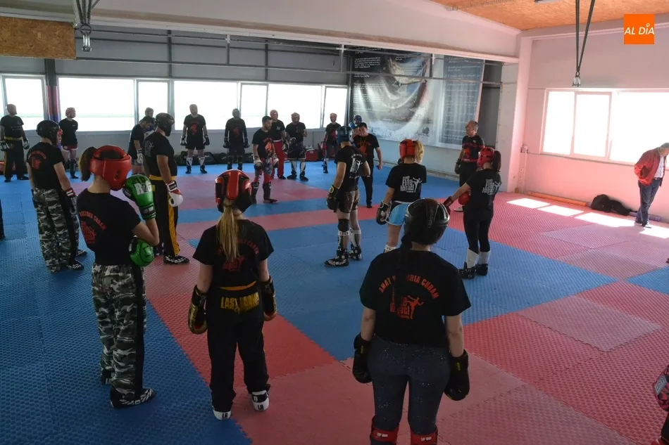 Foto 2 - La Escuela &Eacute;lite Impact recibe a una de las leyendas mundiales del kickboxing: Abraham Roque&ntilde;i  