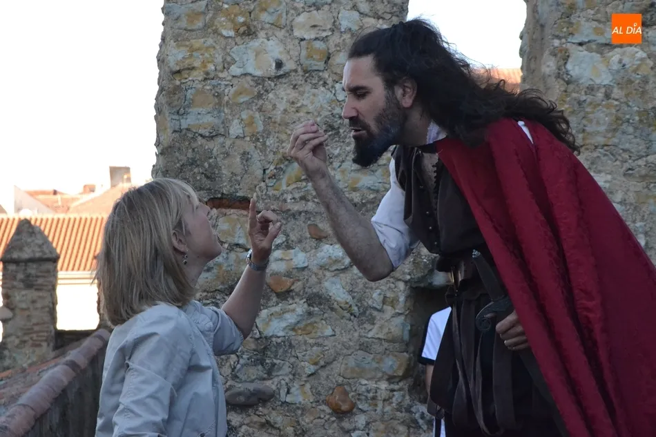 Foto 6 - Otro medio centenar de personas disfruta de la visita teatralizada al Parador  