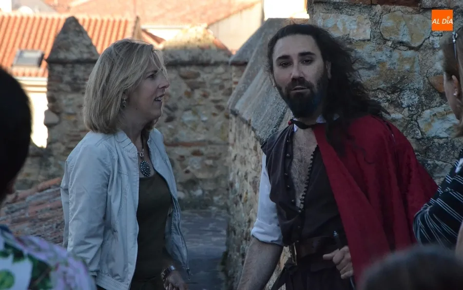 Foto 10 - Otro medio centenar de personas disfruta de la visita teatralizada al Parador  