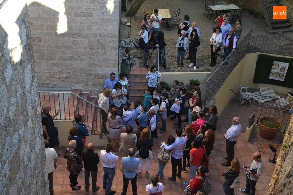Otro medio centenar de personas disfruta de la visita teatralizada al Parador  