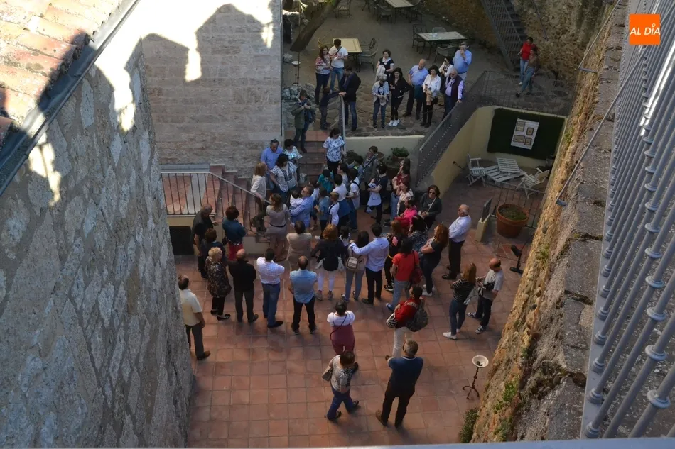 Foto 2 - Otro medio centenar de personas disfruta de la visita teatralizada al Parador  