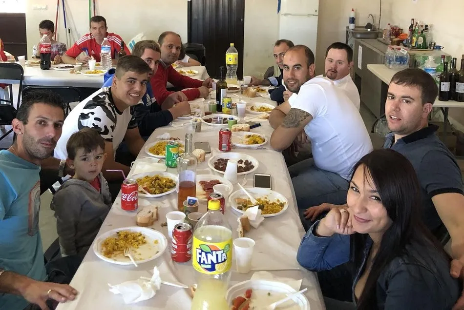 Foto 8 - Los vecinos de Gejo de los Reyes &lsquo;reflexionan&rsquo; en la mesa con productos de la matanza  