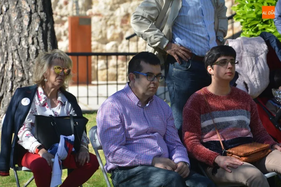 Foto 5 - Mister Furia ense&ntilde;a a los salmantinos a tocar el ukelele