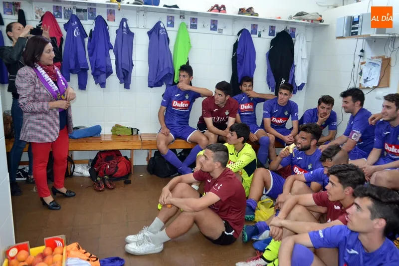 Foto 5 - Un 2-1 ante el Ribert que hace explotar en orgullo a un CD Pe&ntilde;aranda que acaricia el trabajado...