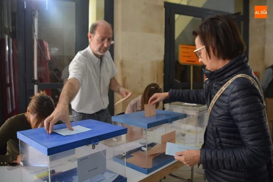 Foto 2 - M&aacute;s de 275.000 salmantinos votan en las elecciones municipales para elegir a 2.052 concejales