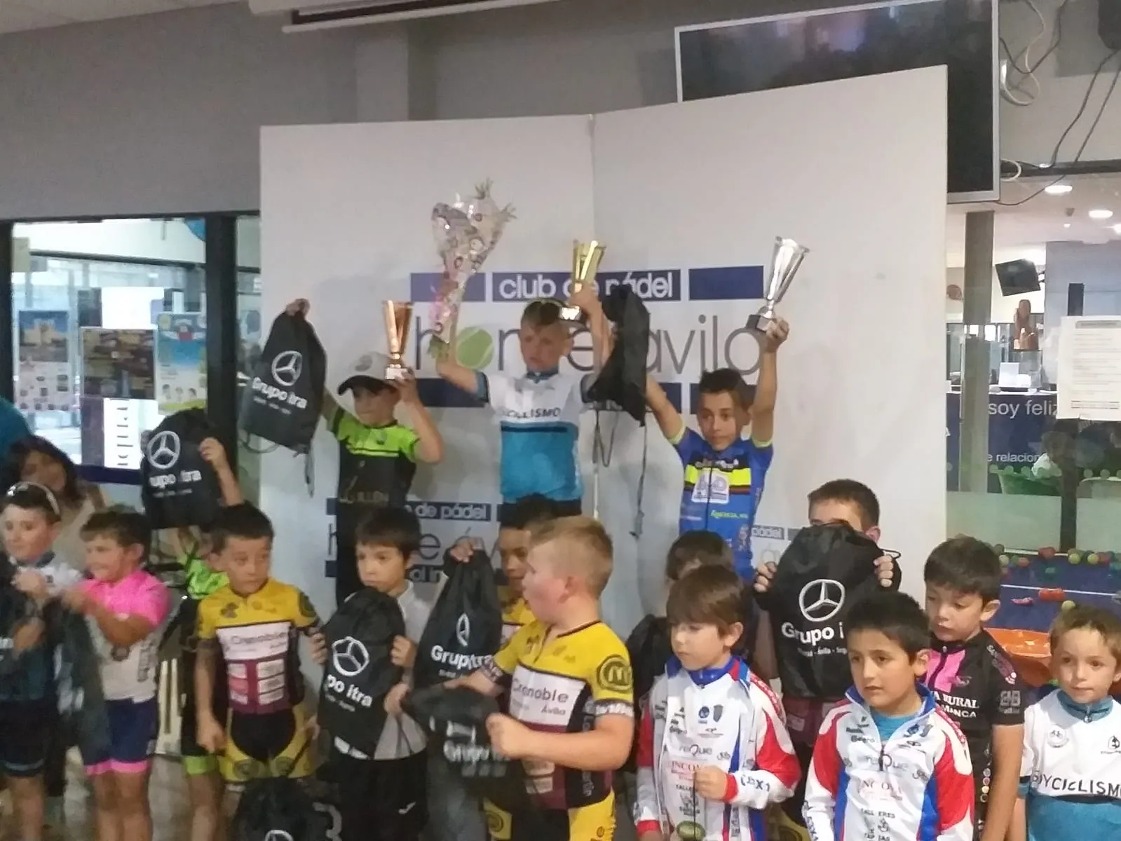 Erik Hernández en el podio