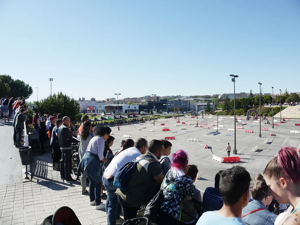 Foto 5 - El Centro Comercial El Tormes acoge con gran &eacute;xito una exhibici&oacute;n de pitmotard