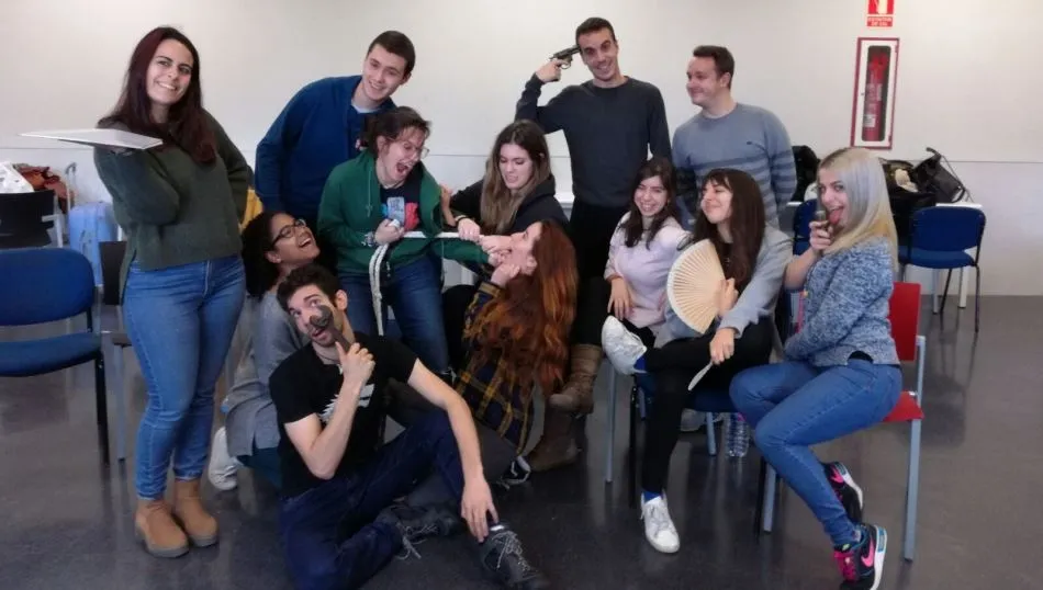 Integrantes del grupo de teatro de la Universidad Pontificia de Salamanca La Máscara