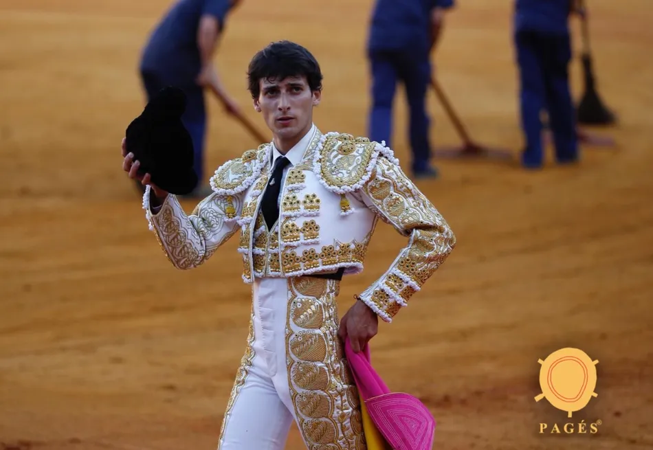 Foto 3 - Antonio Grande gusta en Sevilla y corta una oreja  