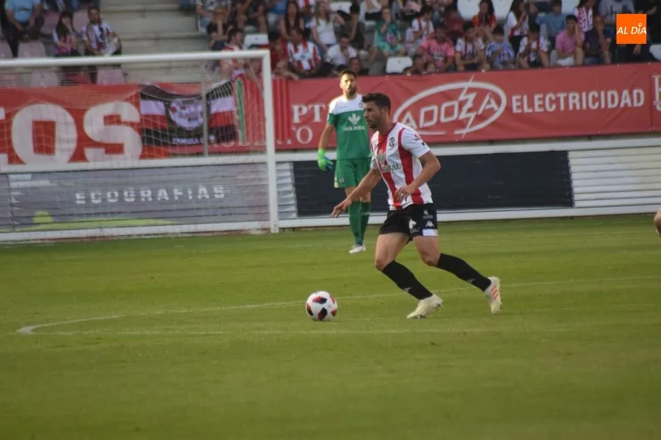 Foto 2 - Un &lsquo;salmantinizado&rsquo; Zamora acaricia el ascenso a Segunda B tras derrotar al Haro (2-1)