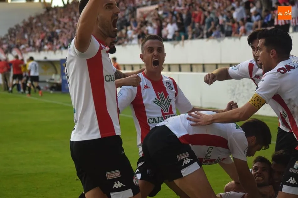 Celebración de un gol del Zamora / José Luis Cotobal