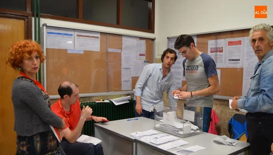 El PP gana las elecciones con ocho escaños pero pierde la mayoría absoluta