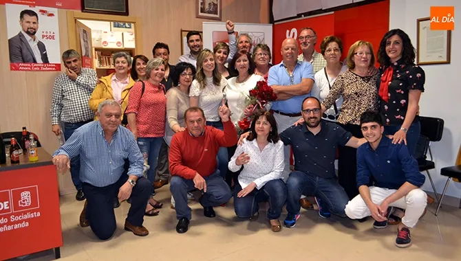 La sede del PSOE era el centro de las celebraciones socialistas junto a la candidata Carmen Ávila