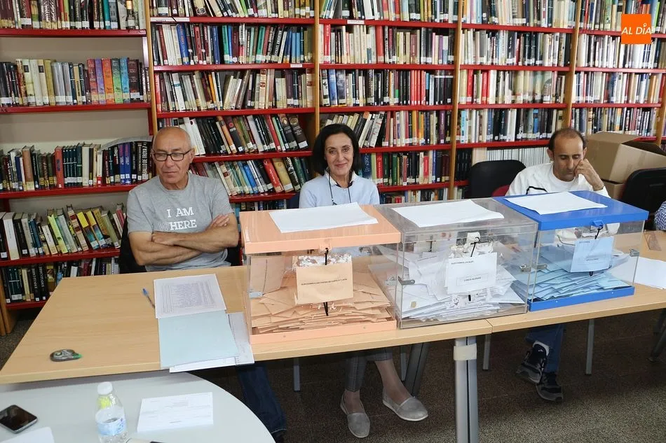 Mesa electoral en Los Santos