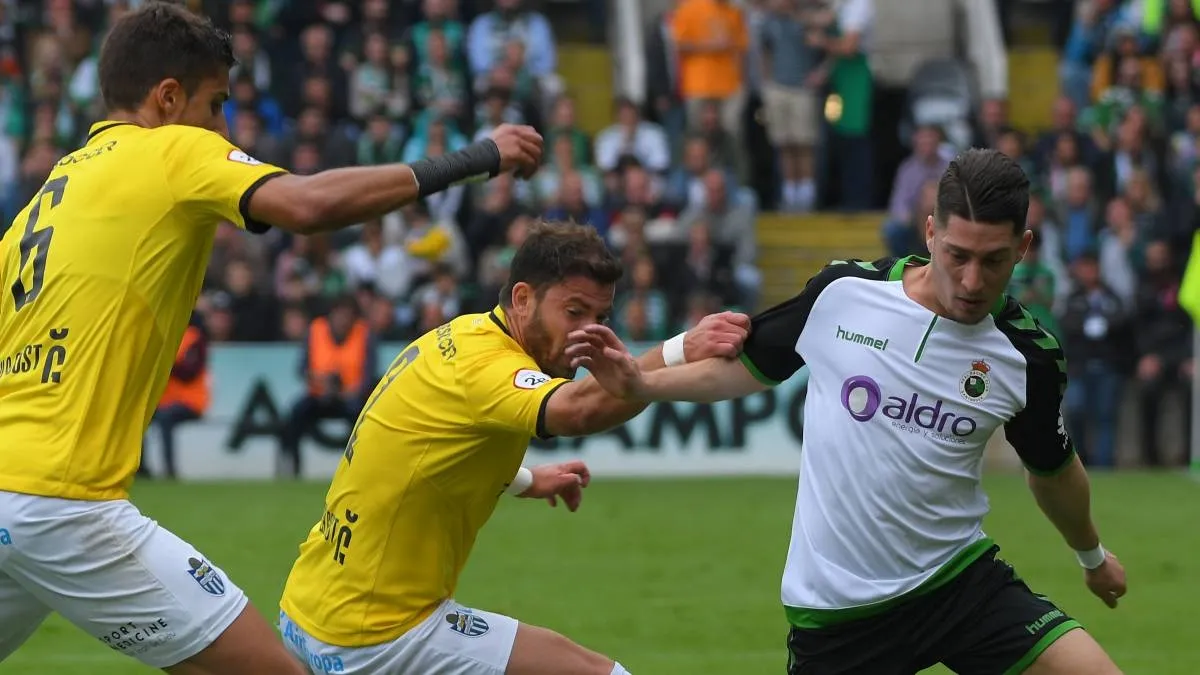 Kike López (centro), en el Sardinero / Diario AS