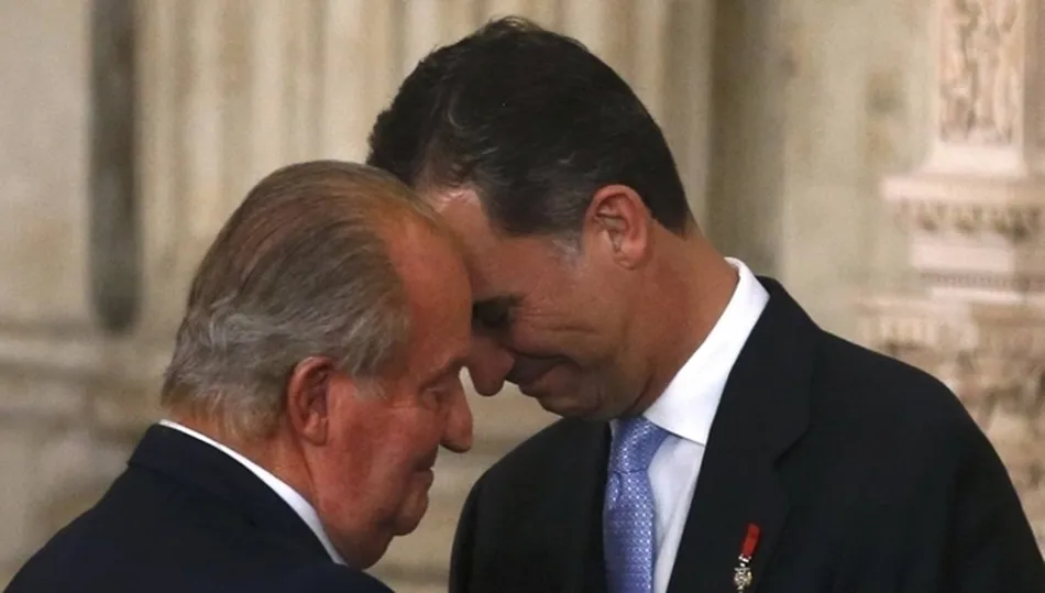 El Rey Emérito Juan Carlos junto a su hijo Felipe VI.