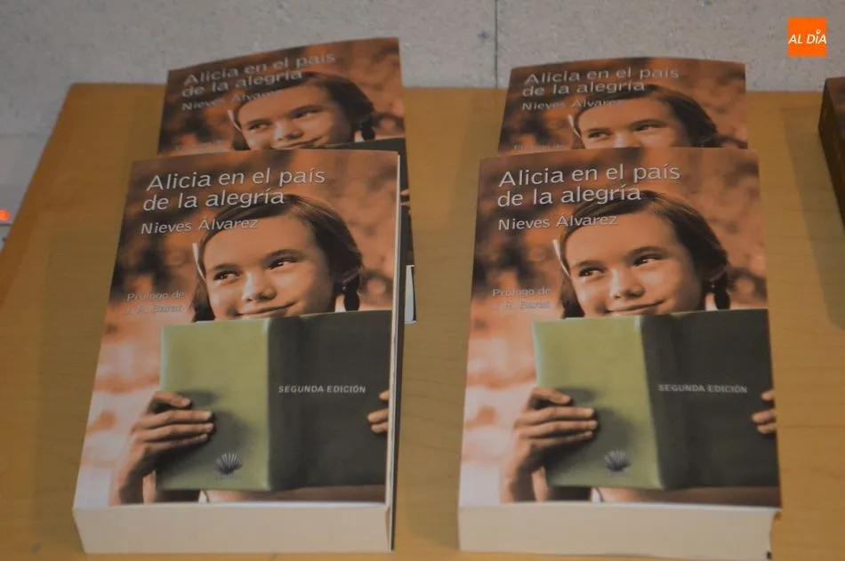 Foto 4 - Nieves &Aacute;lvarez presenta &lsquo;Alicia en el pa&iacute;s de la alegr&iacute;a&rsquo; en la Casa de las Conchas