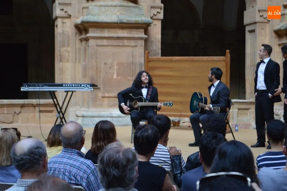 Foto 5 - La M&aacute;scara rinde homenaje a Les Luthiers en el Patio Barroco de la Pontificia  