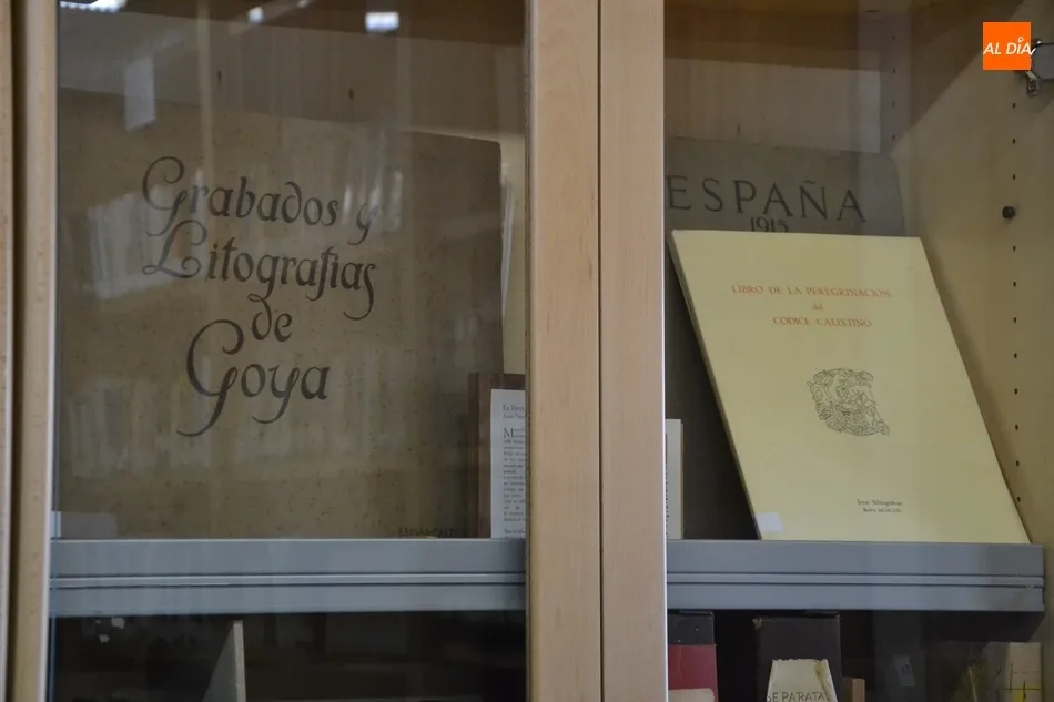 Foto 2 - Los nietos de Jes&uacute;s Dom&iacute;nguez Bordona donan la biblioteca de su abuelo al Ayuntamiento  