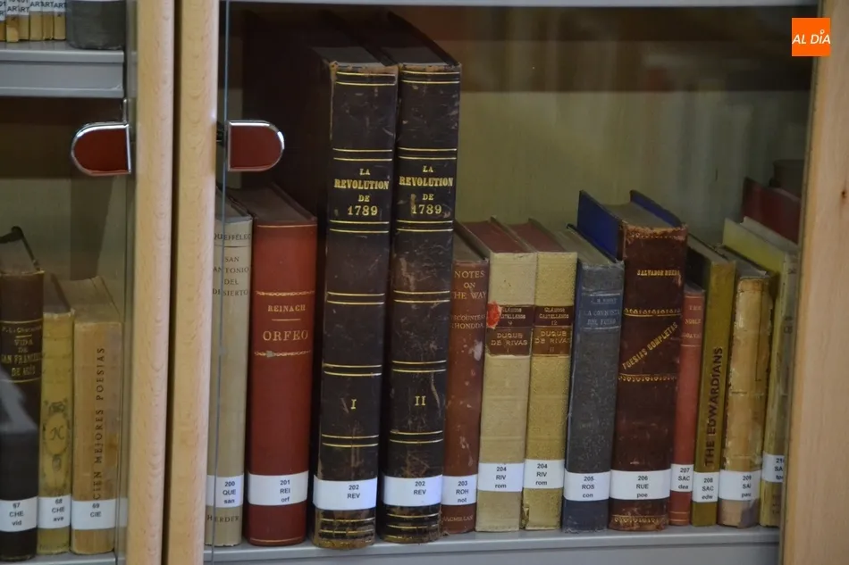 Los nietos de Jesús Domínguez Bordona donan la biblioteca de su abuelo al Ayuntamiento  