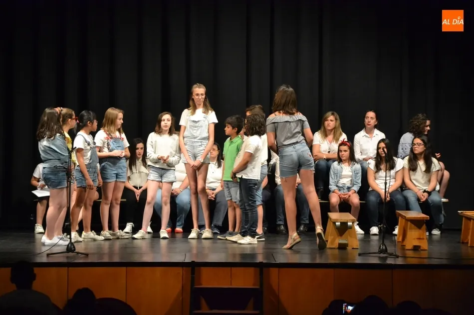 Foto 5 - Misioneras-Santa Teresa homenajea a 3 profesoras que se jubilan en los proleg&oacute;menos de su musical...
