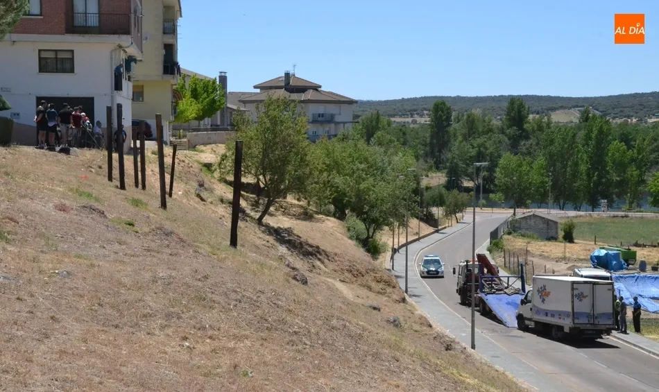 Foto 2 - Un cami&oacute;n de reparto se va ladera abajo en el mirador de Las Canteras  