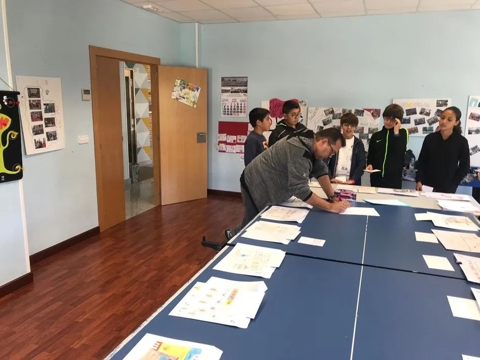 Foto 4 - El Ayuntamiento de Carbajosa elige el dibujo del cartel de las Fiestas del Se&ntilde;or