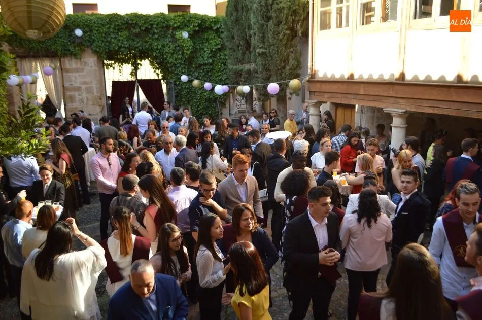 Foto 2 - Graduaci&oacute;n en la Fonda Vera Cruz de los alumnos de los ciclos de Hosteler&iacute;a y Turismo