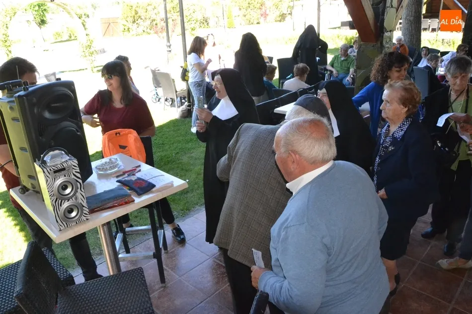 Foto 2 - Los residentes de San Jos&eacute; disfrutan de un d&iacute;a de fiesta en el Hotel Conde Rodrigo II  
