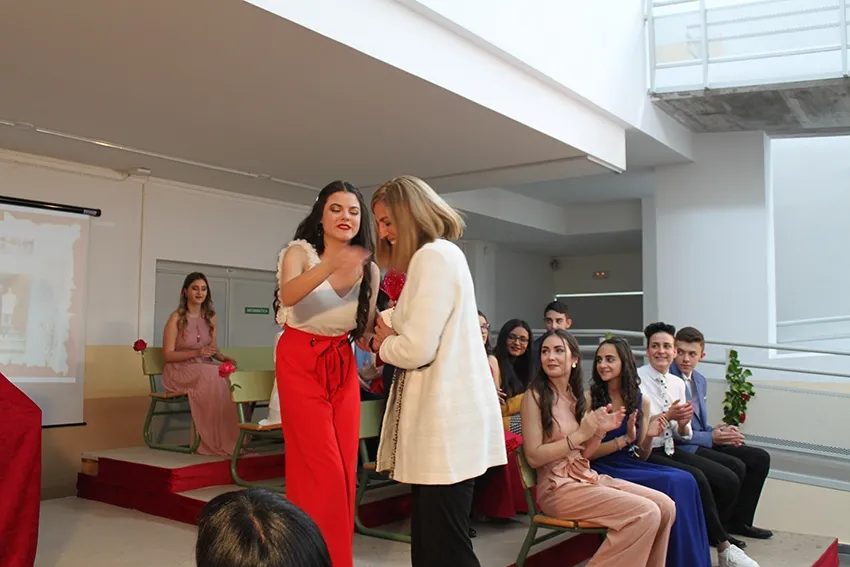 Foto 10 - El IES Campo Charro grad&uacute;a a 16 alumnos de 2&ordm; de Bachillerato  