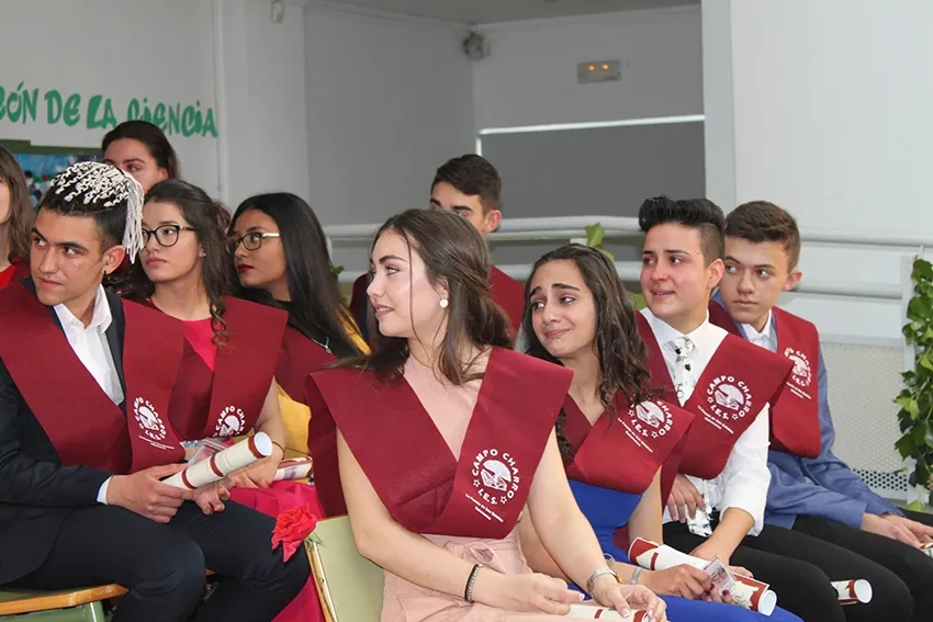 Foto 7 - El IES Campo Charro grad&uacute;a a 16 alumnos de 2&ordm; de Bachillerato  