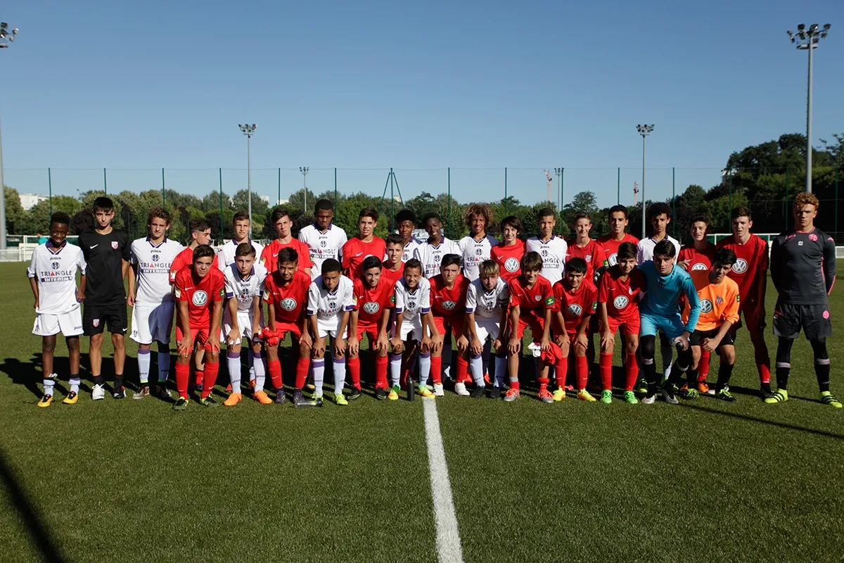 Jugadores del Santa Marta y del Pole Espoir de Toulouse