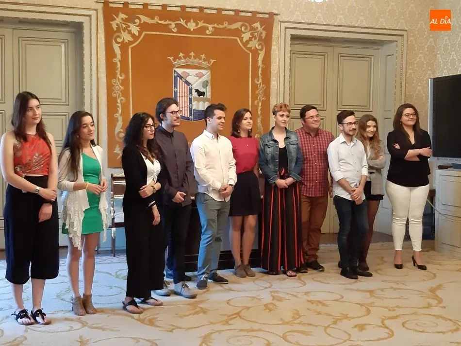 Foto 2 - El Consistorio homenajea al coro Melibea A Cappella por su premio del p&uacute;blico en el Festival de...