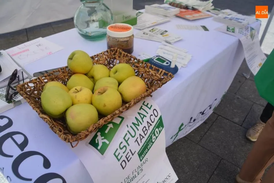 Foto 7 - Piezas de fruta a cambio de cigarros para combatir la adicci&oacute;n al tabaco