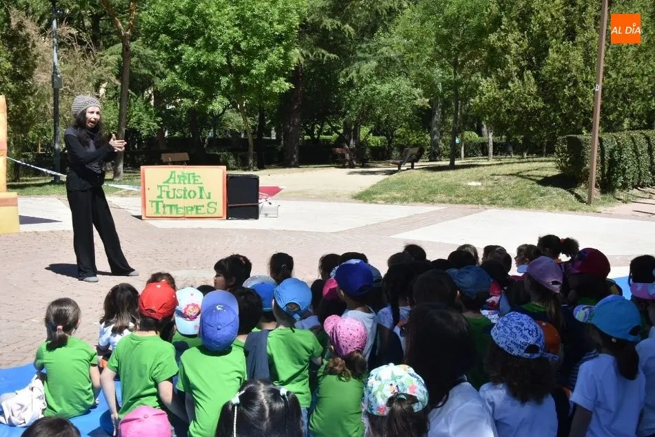 Foto 3 - M&aacute;s de 2.100 escolares de Educaci&oacute;n Infantil participan en el programa Teatro en los Parques
