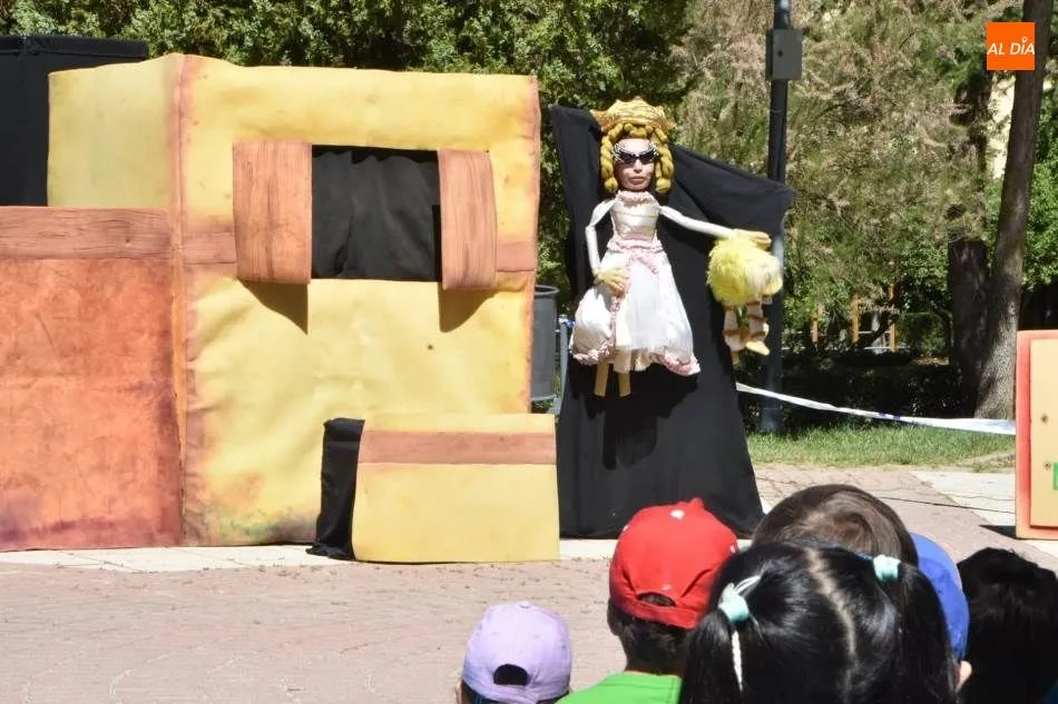 Foto 2 - M&aacute;s de 2.100 escolares de Educaci&oacute;n Infantil participan en el programa Teatro en los Parques