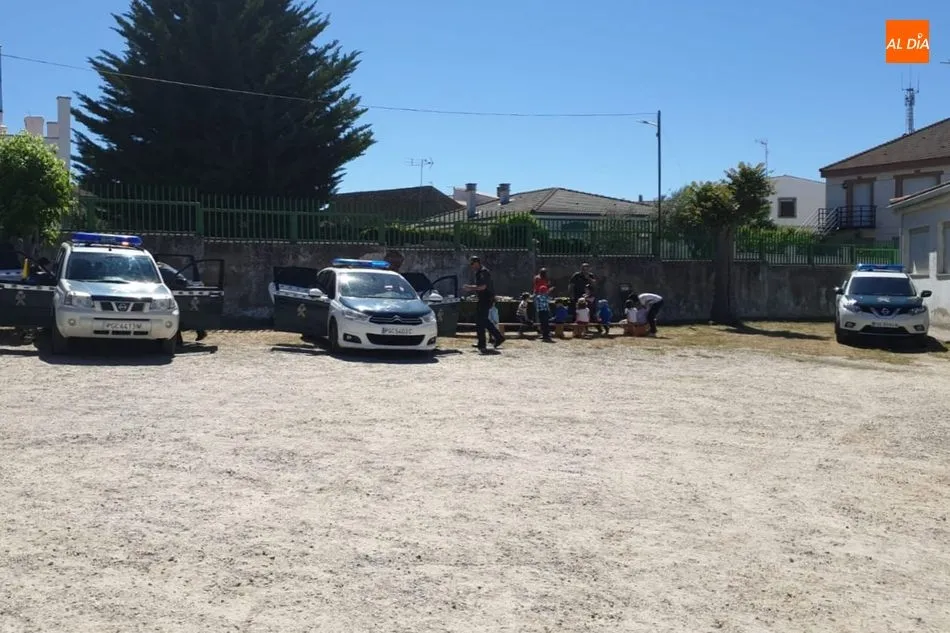 Foto 10 - La Guardia Civil realiza una exposici&oacute;n de medios en el CEIP P&eacute;rez Villanueva de Barruecopardo  