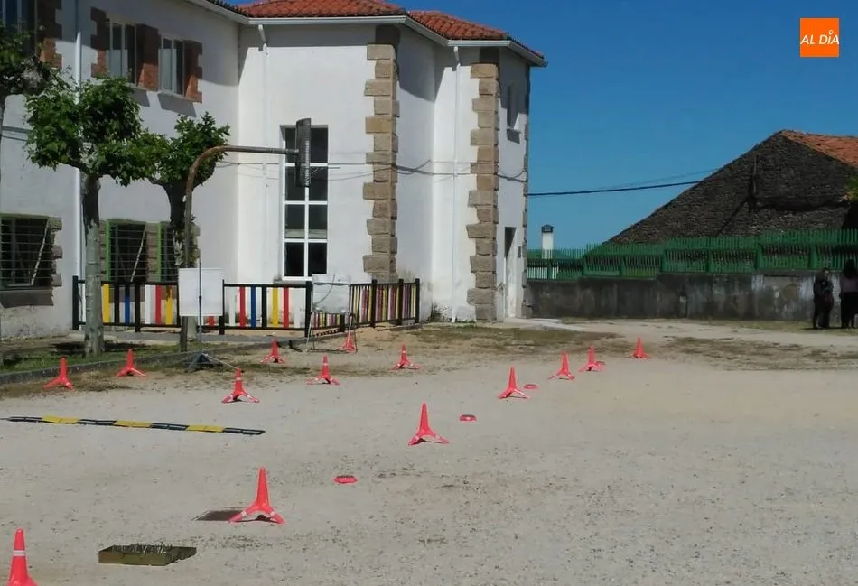 Foto 5 - La Guardia Civil realiza una exposici&oacute;n de medios en el CEIP P&eacute;rez Villanueva de Barruecopardo  