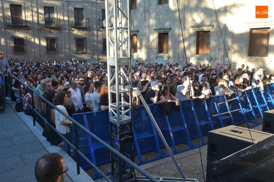Foto 9 - La m&uacute;sica en su estado m&aacute;s puro inunda la plaza de Anaya de la mano de Morgan