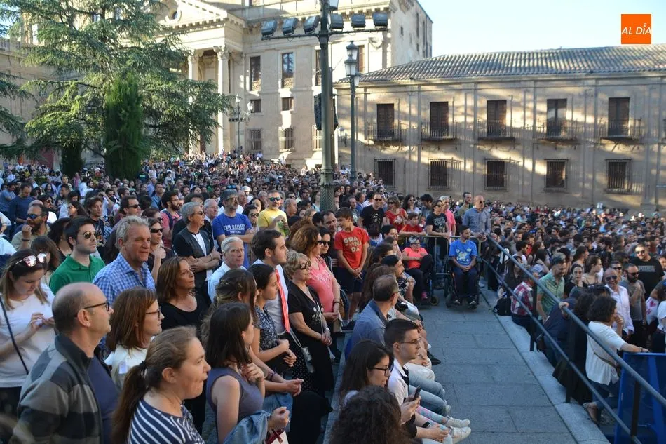Foto 2 - La m&uacute;sica en su estado m&aacute;s puro inunda la plaza de Anaya de la mano de Morgan