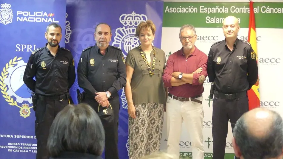 Foto 2 - La Comisar&iacute;a de la Polic&iacute;a Nacional desarrolla un curso para ayudar a abandonar el h&aacute;bito del...