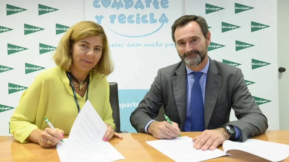 Guadalupe Corzo (Responsable de Compras de Juguetes y Videojuegos ECI) y José A. Pastor (Asociación Española de Fabricantes de Juguetes)