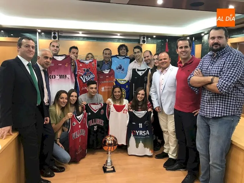 Autoridades y representantes de los equipos que disputarán la Final Four