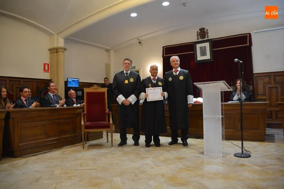 Foto 8 - El Consejo de Colegios Oficiales de Graduados Sociales otorga su m&aacute;ximo galard&oacute;n a Joaqu&iacute;n...
