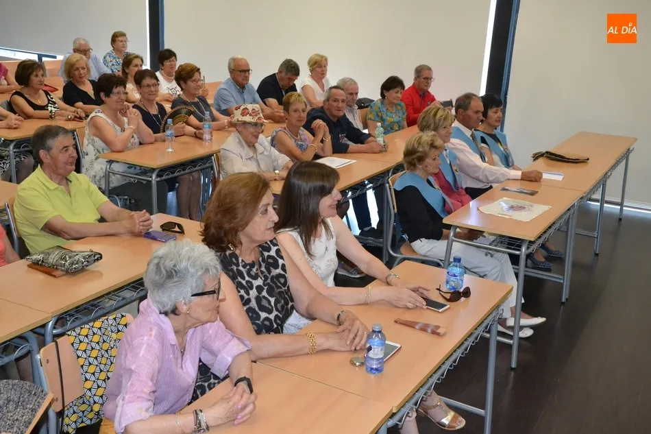 Foto 10 - Cuatro nuevos graduados en la Universidad de la Experiencia, que dice adi&oacute;s a su hist&oacute;rica...