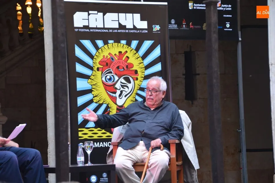 Foto 10 - Encuentro literario en la Casa de las Conchas con Antonio Gim&eacute;nez-Rico