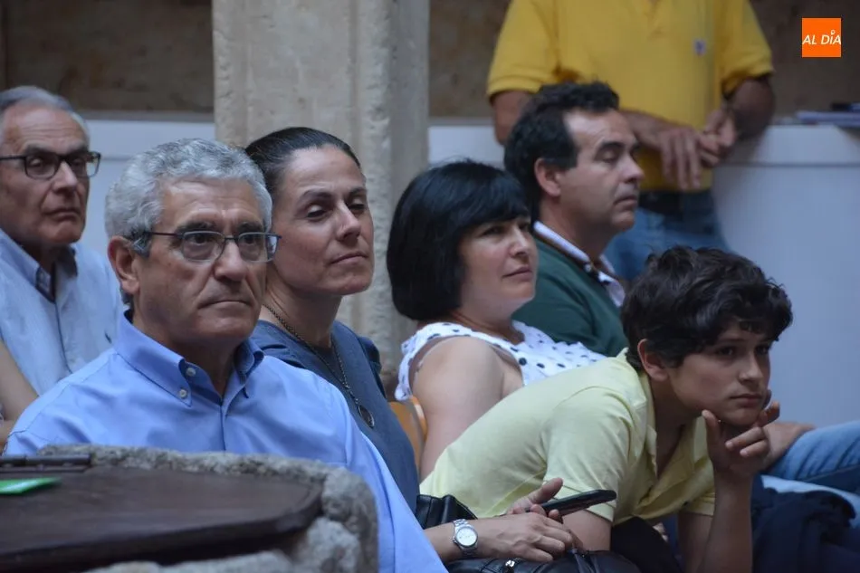 Foto 6 - Encuentro literario en la Casa de las Conchas con Antonio Gim&eacute;nez-Rico