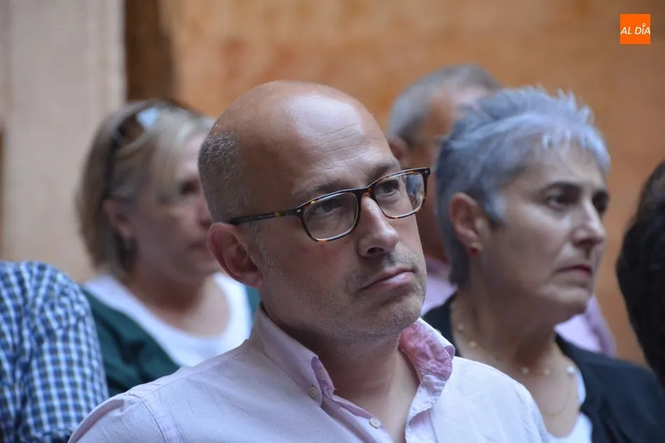 Foto 3 - Encuentro literario en la Casa de las Conchas con Antonio Gim&eacute;nez-Rico