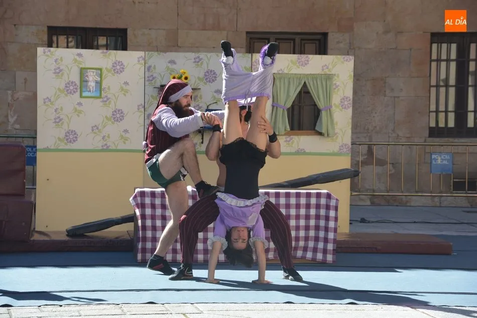 Foto 7 - &lsquo;El Apartamento&rsquo; llena de acrobacias el Patio de Escuelas Mayores  